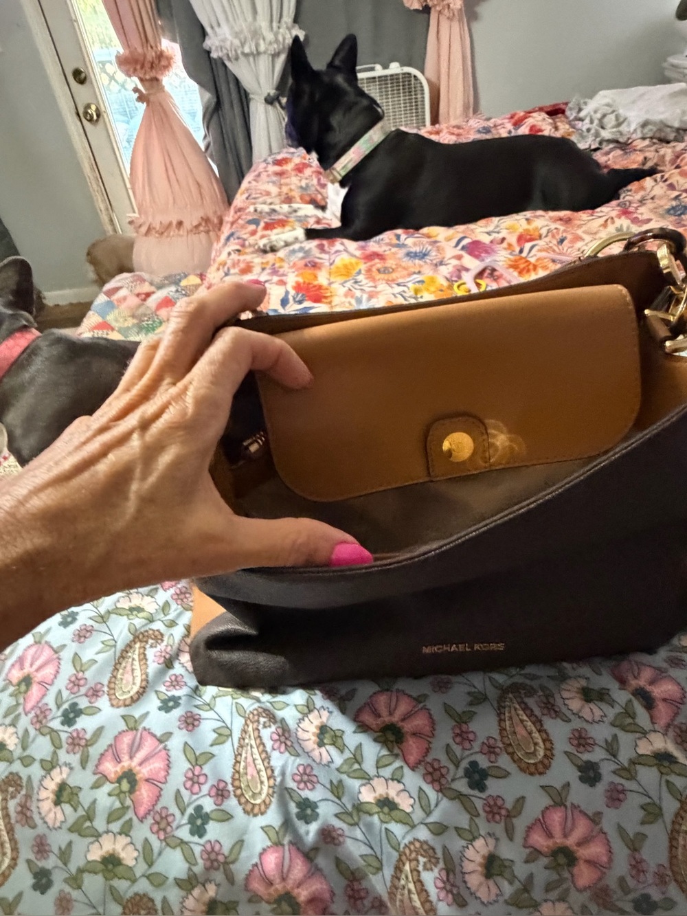 Michael Kors Christina Signature Logo Shoulder Bag - Picture 5 of 5